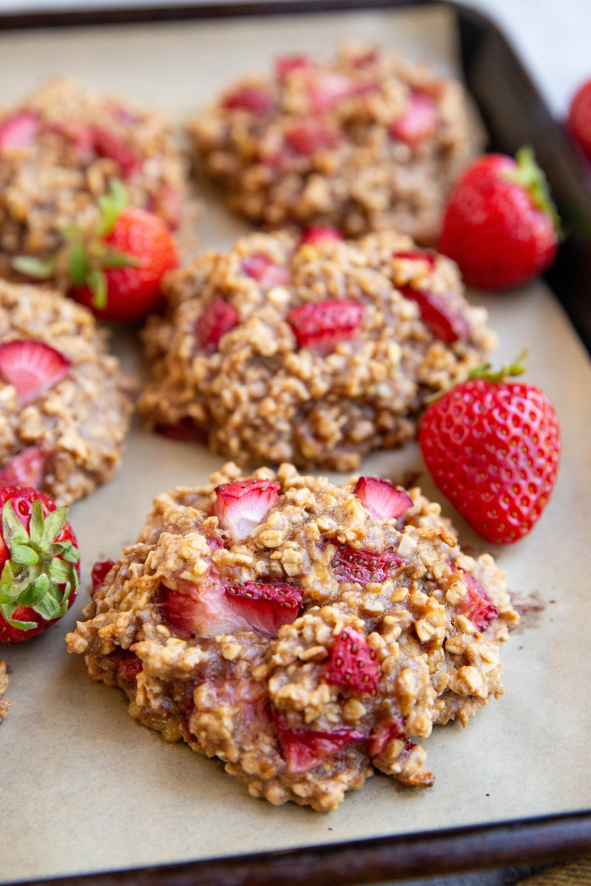 5 Ingredient Healthy Baked Strawberry Oatmeal Cookies